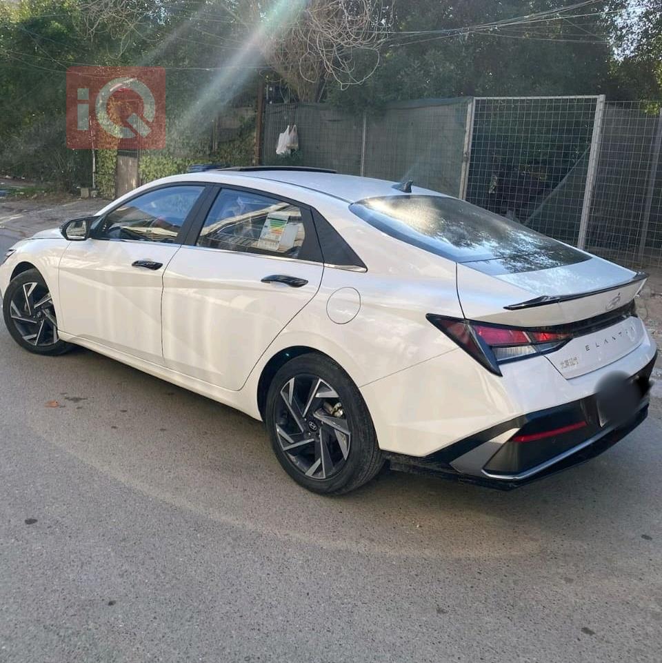 هیۆندای ئەلەنترا